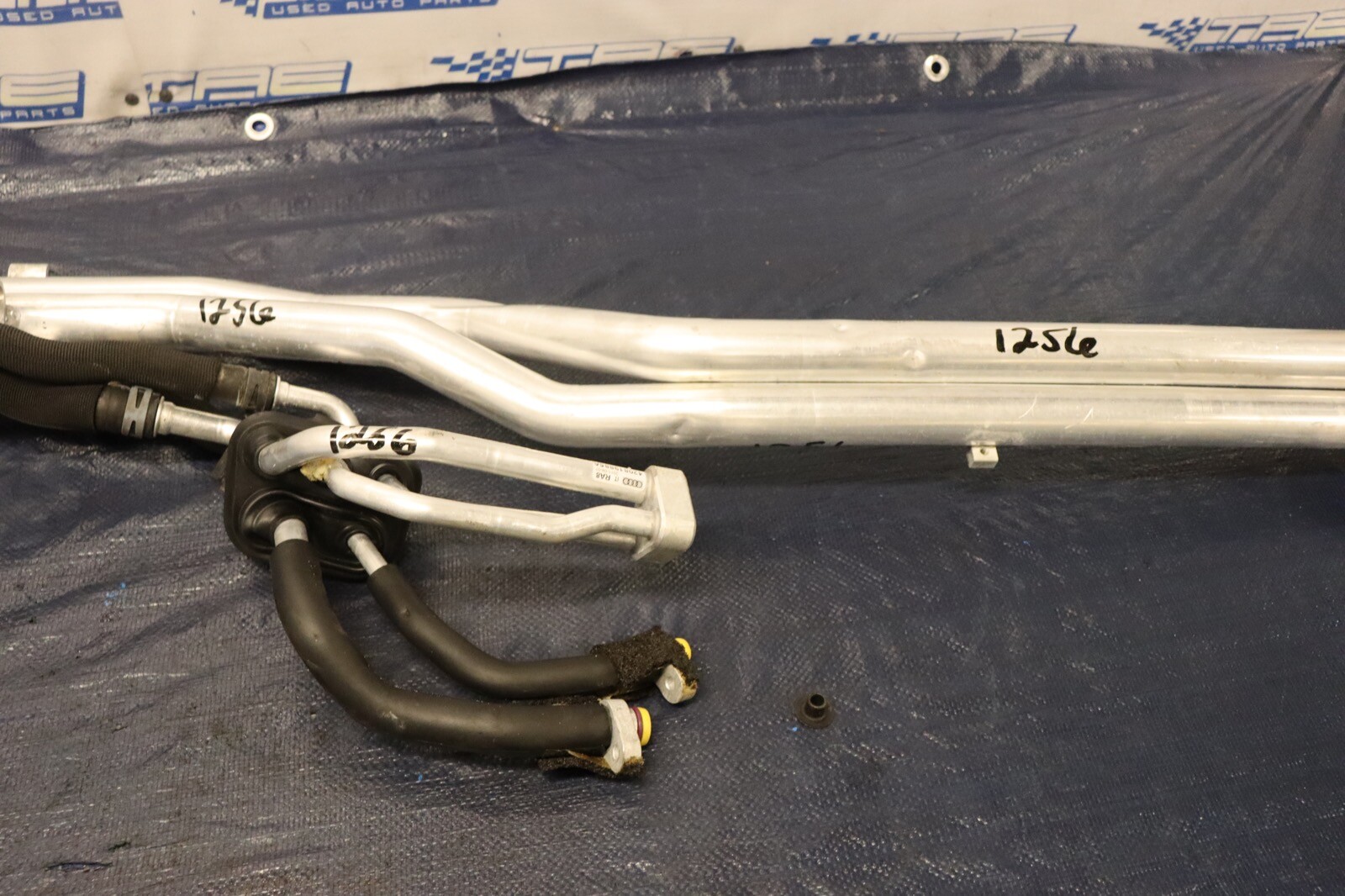 2012 AUDI R8 5.2 QUATTRO SPYDER V10 OEM CENTER ENGINE COOLANT WATER HOSE #1256