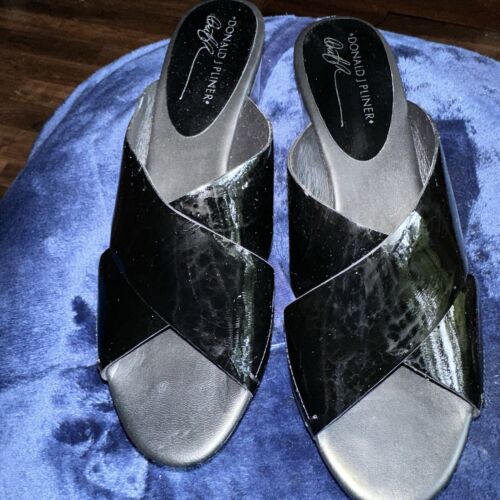 Donald Pliner Womens 9.5 Black Wedge Sandals Patent Leather Slides Heels Shoes - Picture 3 of 8