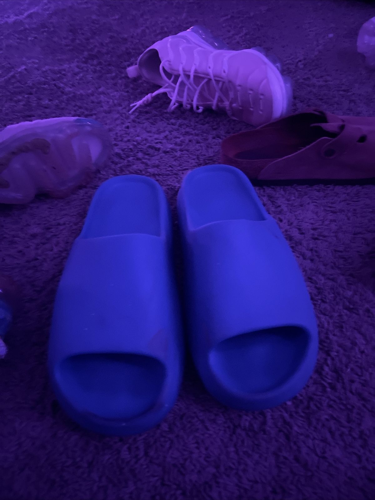靴 YEEZY SLIDE Azure adidas-adidas-yeezy-slide-