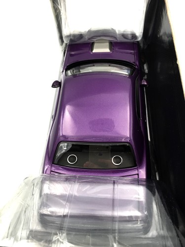 1:18 ERTL - Highway 61 Cuda Concept Plum Crazy - 50839 - Picture 8 of 15