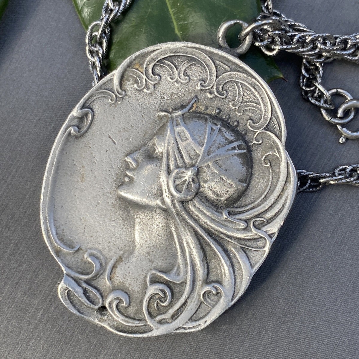 Pendentif Antique Double Face Photo/peinture Sur Acier Noirci - Collier Souvenir, Occasion
