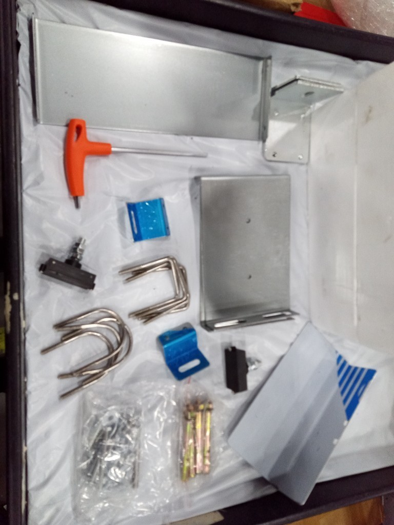 Blütezeit 1400lb Solar Sliding Gate Opener w/ Solar Panel, WiFi & Battery-Used