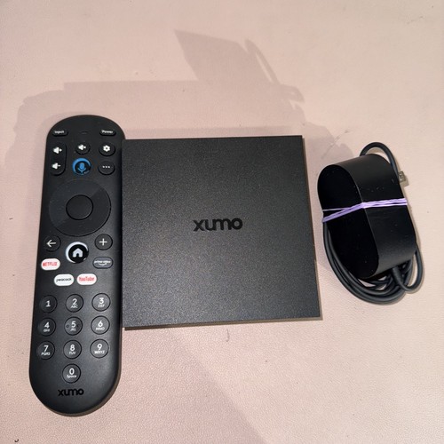 Xumo Stream Box ES1 4K UHD Streaming Media Player Sprachfernbedienung & Netzteil