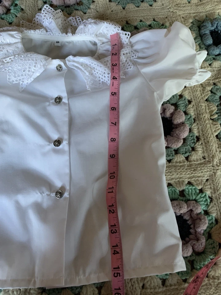 Blusa infantil vintage con cuello de encaje con ojales 3T en adelante? Fancy Royalty White Foto 4 de 4