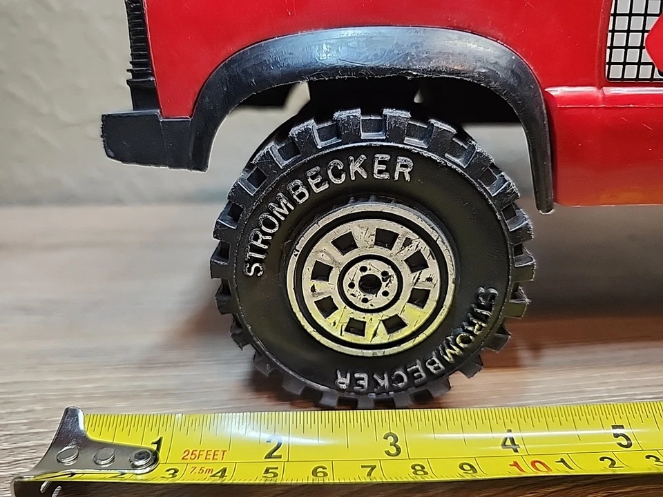 老式 20 世纪 90 年代 Strombecker Corp. 日产 King Kab 4x4 红色 17 英寸玩具皮卡车美国 — 第 4/4 张图片