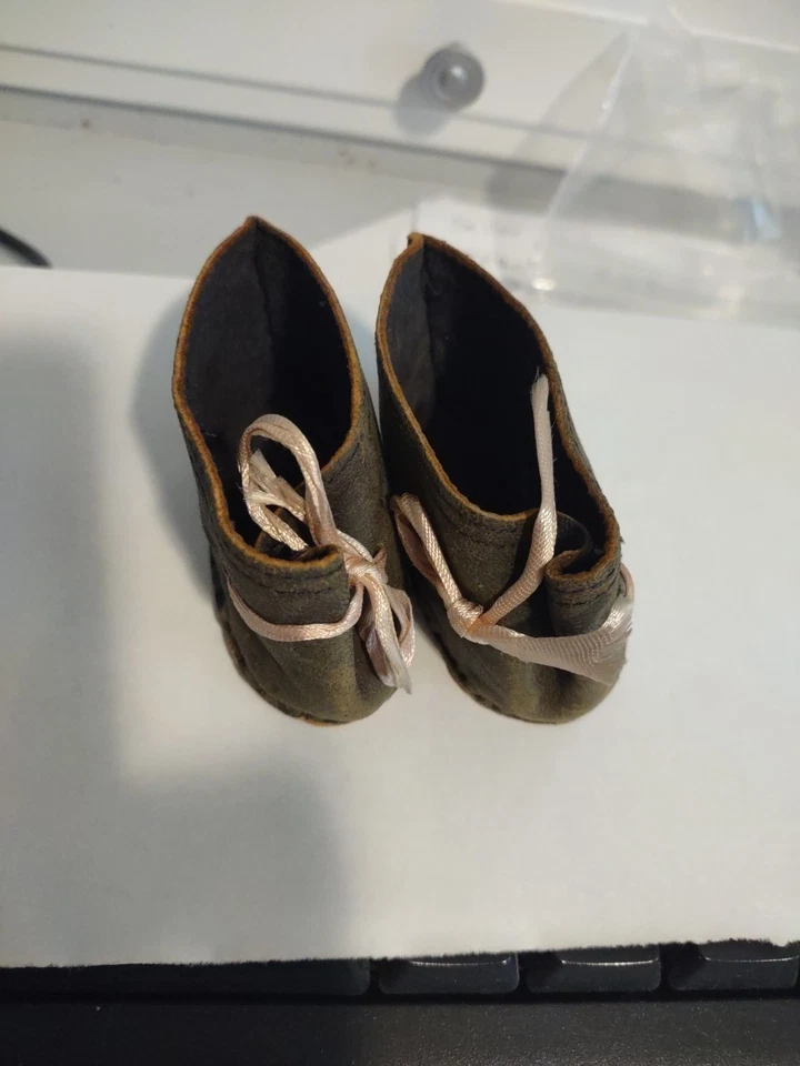 Botines antiguos ideales de cuero para muñeca Baby Peggy 2 1/2" de largo Foto 2 de 4