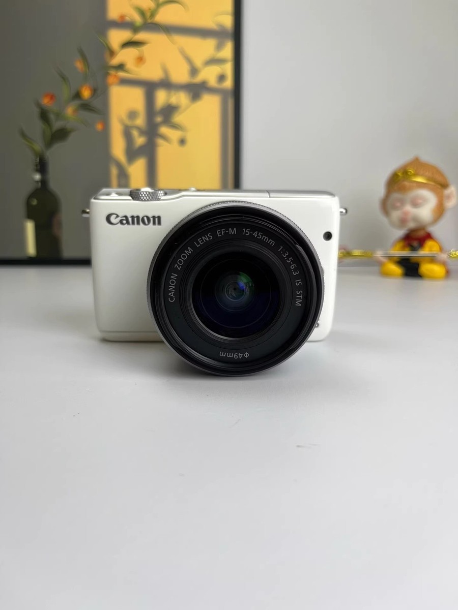 Canon EOS M10 ホワイト EF-M15-45mm Canon EOS M10 Mirrorless Digital Camera with EF-M 15-45mm Lens