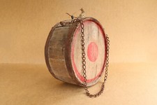 Carruaje de caballos barril de madera antiguo barril barril pintado antiguo 19