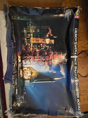 Revell NASA Launch Tower, Space Shuttle & Booster Rockets 1:144 Kit 4911