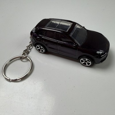Matchbox Porsche Cayenne Turbo Custom Keychain 2021 Lila Metallic Druckguss Auto