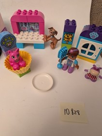 Lego Duplo Doc McStuffins - 10828 Docs Pet Care & 10605 Rosie the Ambulance 100%