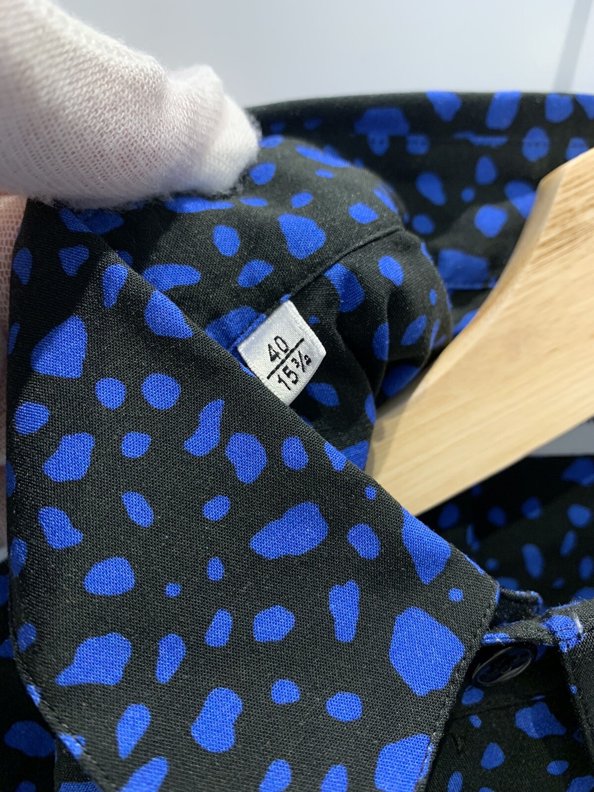 Camicia Saint Laurent blu e nera con stampa maculata ritagliata taglia 40 prezzo consigliato £ 565