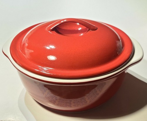 CORNINGWARE RED WITH WHITE 1 1/2 QT. STONEWARE COVERED CASSEROLE