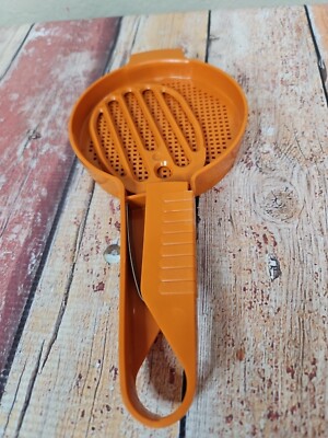 Vintage Tupperware SIFT-IT SIFTER Orange Flour Powder Sugar  #1493-6
