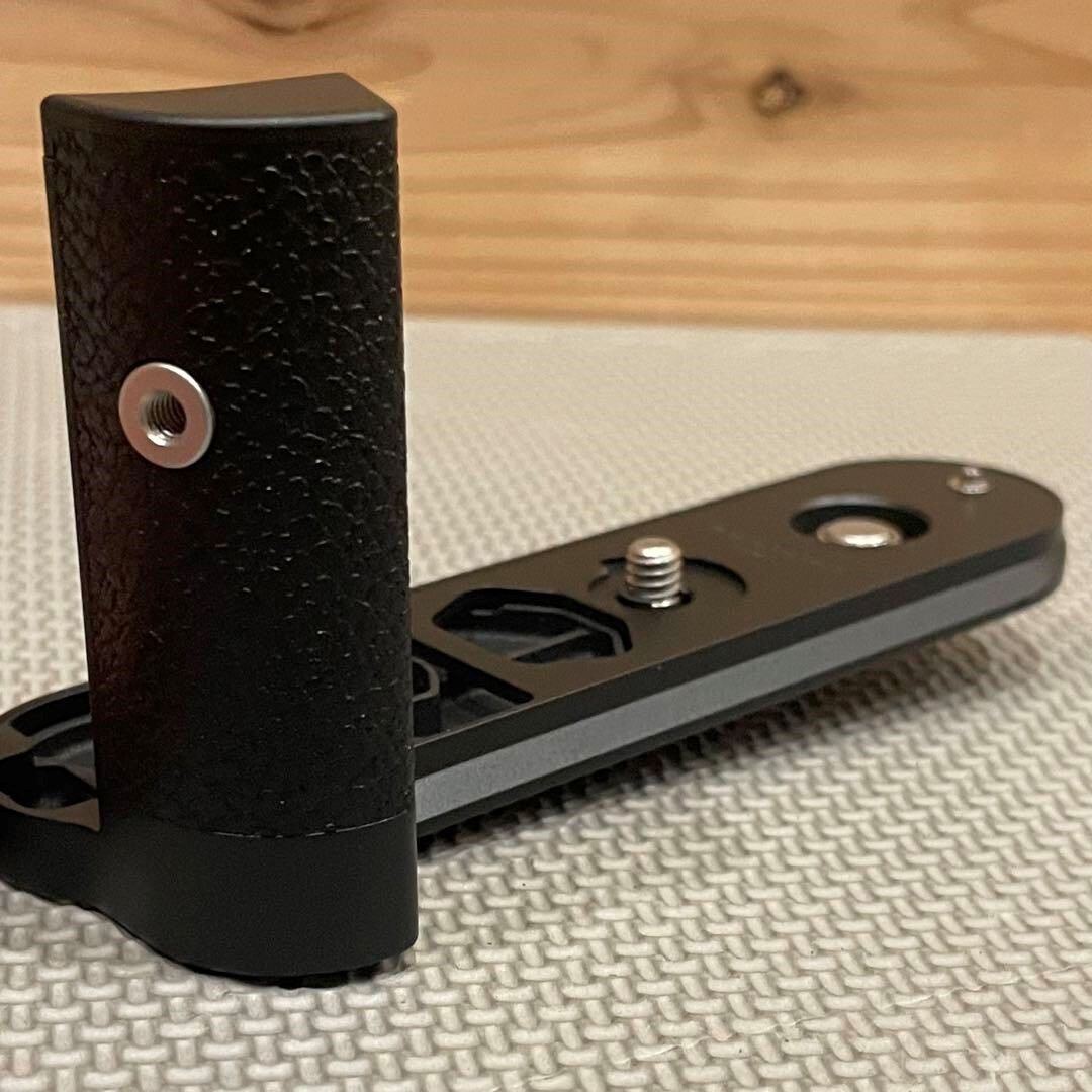 Leica 24025 Handgrip Black for M11 Camera Tripod Mount