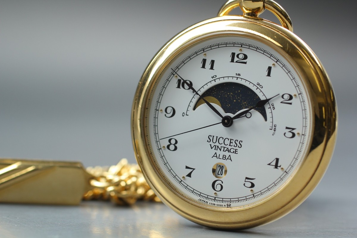 Vintage 1999 [Near MINT] SEIKO Alba V338-0010 Gold Moon Phase Qz