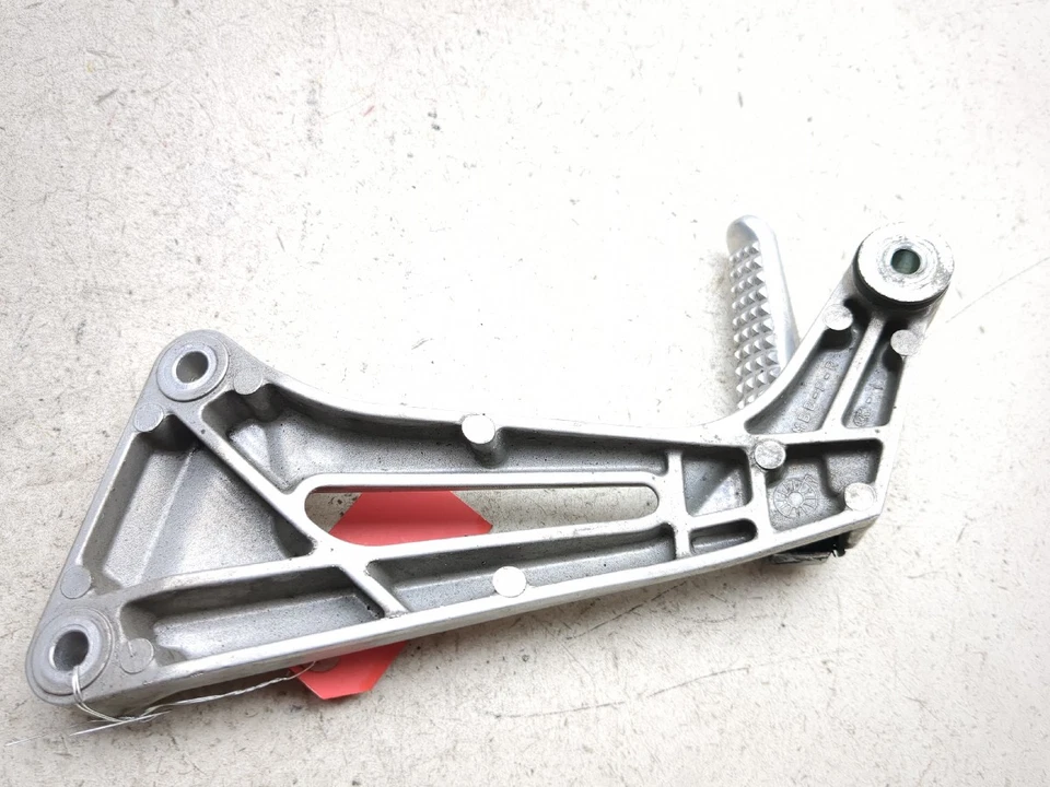 Clavija trasera derecha pasajero Honda Super Hawk VTR1000F 97-05 Foto 2 de 4