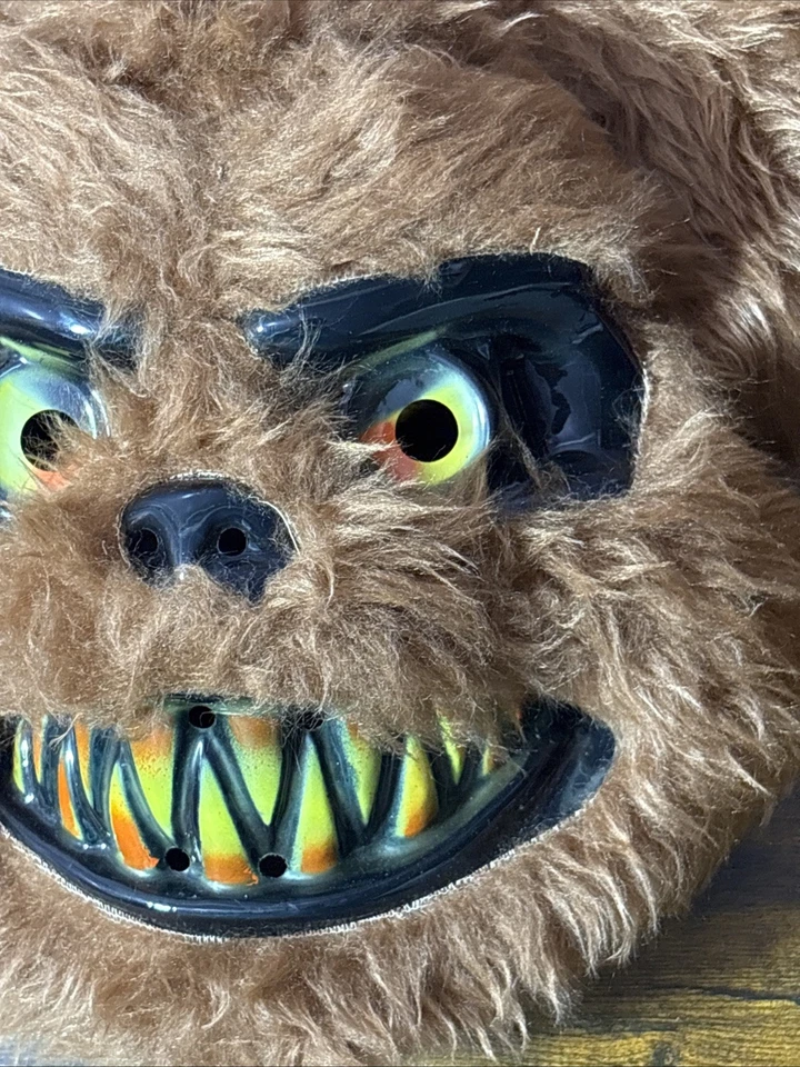 Brand New Five nights at Freddy's Killer Brown Bear Adult Mask - Image 4 of 4
