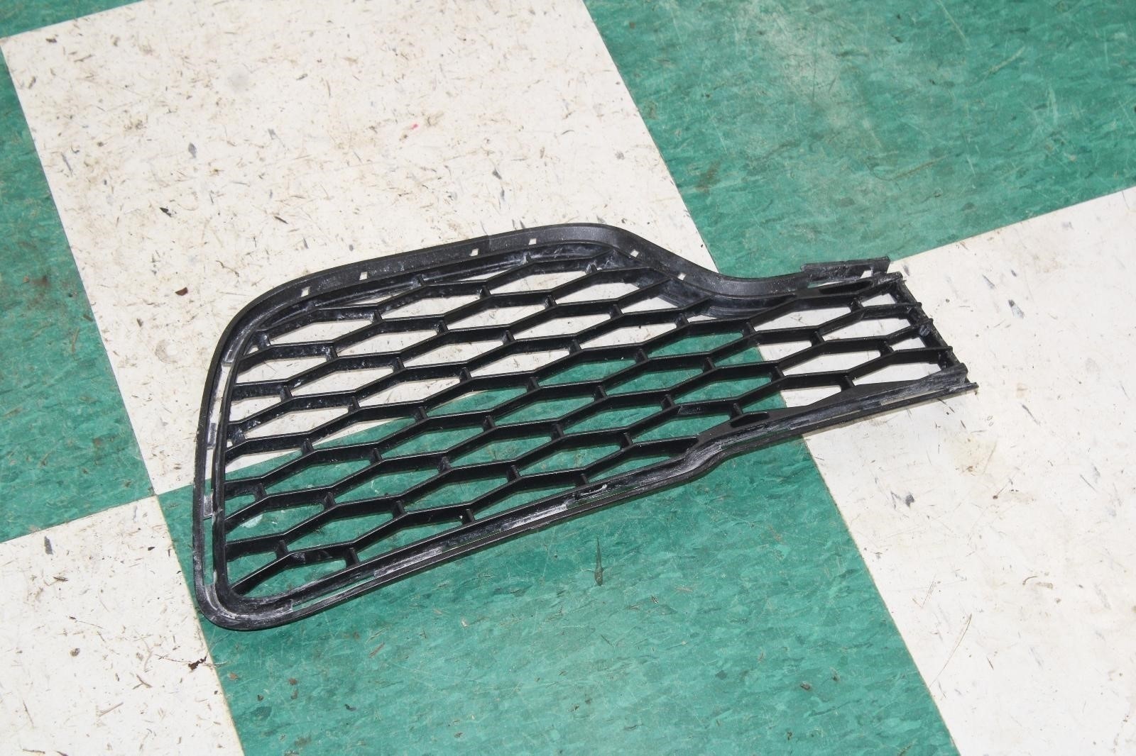 Maserati Ghibli 2014-2017 FRONT+RIGHT+LOWER+OUTER Grille