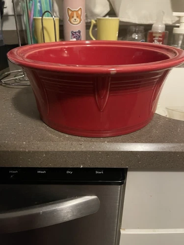 Large FIESTA Ware Serving Bowl Round Scarlet Red 10 1/4" NO LID Casserole 2.5 QT