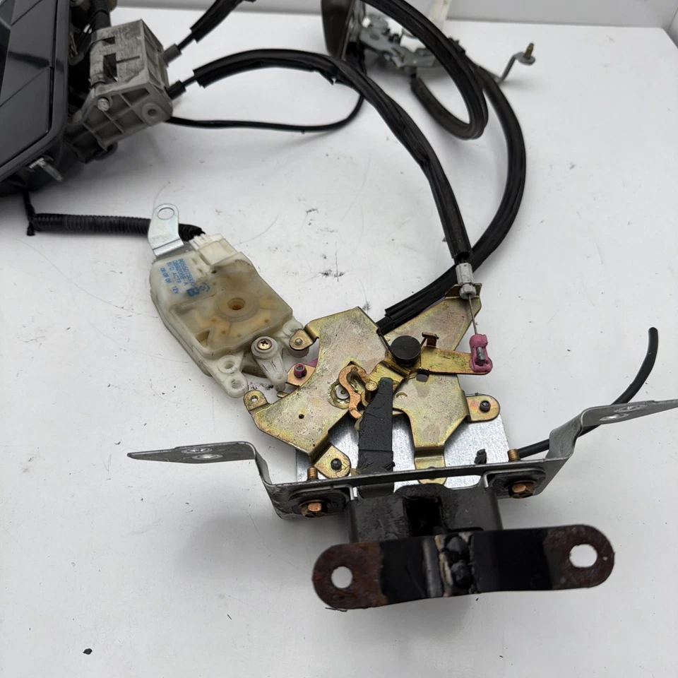 Actuador de bloqueo de pestillo de puerta levadiza trasera Nissan Armada 2004-12 con manija de puerta trasera B251-9 Foto 3 de 4