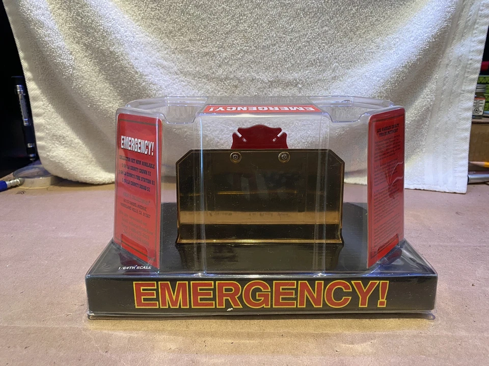 CODE 3 COLLECTIBLES 1:64 EMERGENCY LOS ANGELES 51 RESCUE SQUAD MIB 2001 Original - Image 4 of 4