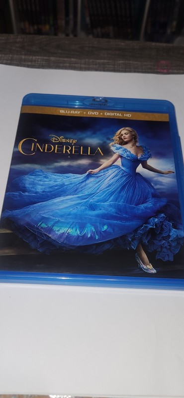 Disney Bluray Movie Cinderella (Blu-ray, 2015)