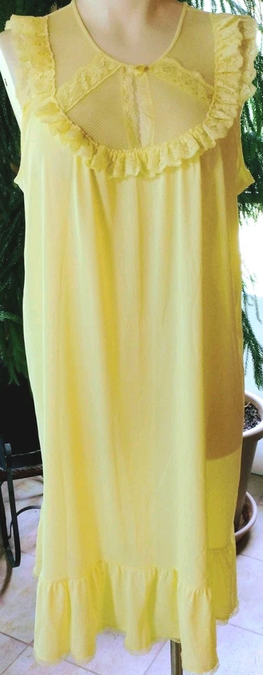 Camisón corto de nailon amarillo JC Penney de colección plisado busto de gasa ribete de encaje talla LG Foto 3 de 4