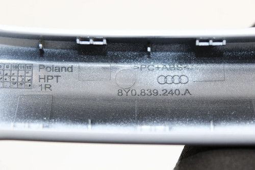 Nieuw Audi A3 8Y Sportback deurgreep aan de buitenkant rechtsachter grijs/wit 8Y - Afbeelding 4 van 6