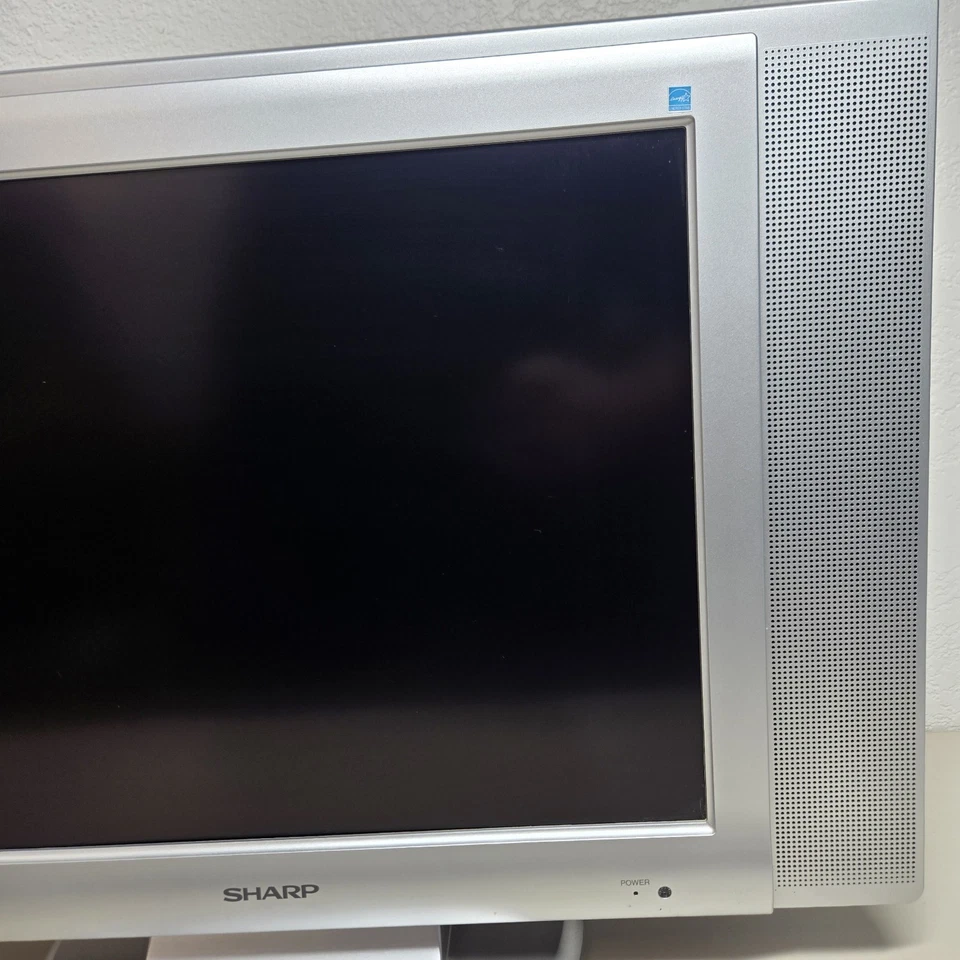 Sharp LC-20AV1U 20” Liquid Crystal TV - LCD Retro Gaming - TESTED WORKING - Image 4 of 4