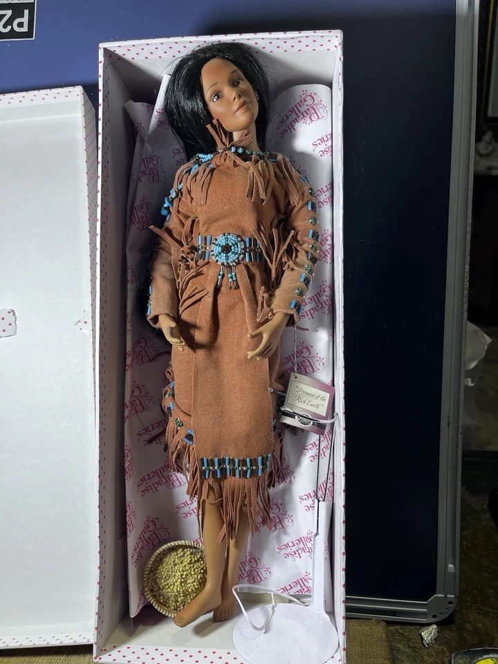 "Muñeca nativa americana de porcelana Paradise Gallery chal de fantasía bailarina 17""" Foto 4 de 4