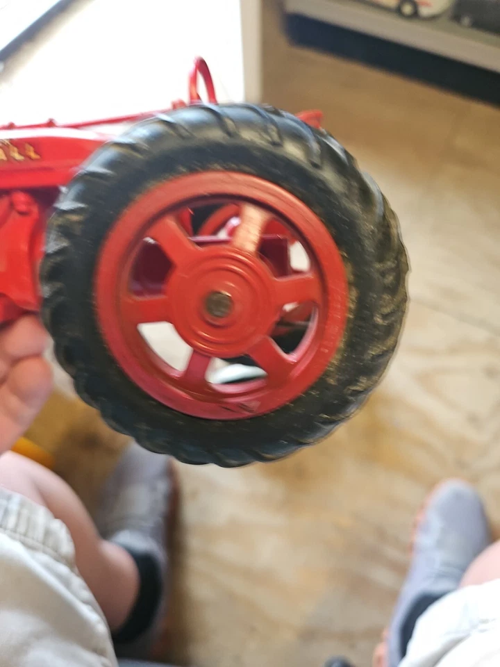 PRODUCT MINIATURE INTERNATIONAL HARVESTER McCORMICK FARMALL M TRACTOR 1/16 Vtg. - Image 3 of 4