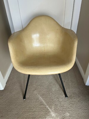 VINTAGE MID-CENTURY HERMAN MILLER EAMES 'LAX' FIBERGLASS ARM CHAIR