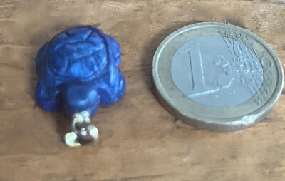 Pendentif Tortue En Lapis Lazuli Bleu - Bélier Métal Doré - Année 2010, Bel état