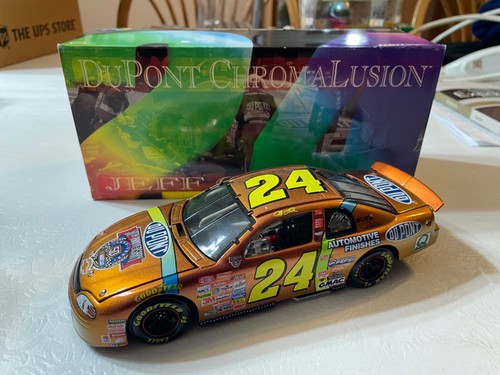 Action 1998 Jeff Gordon #24 Dupont Chromalusion Limited Edition 1:24 Diecast Car