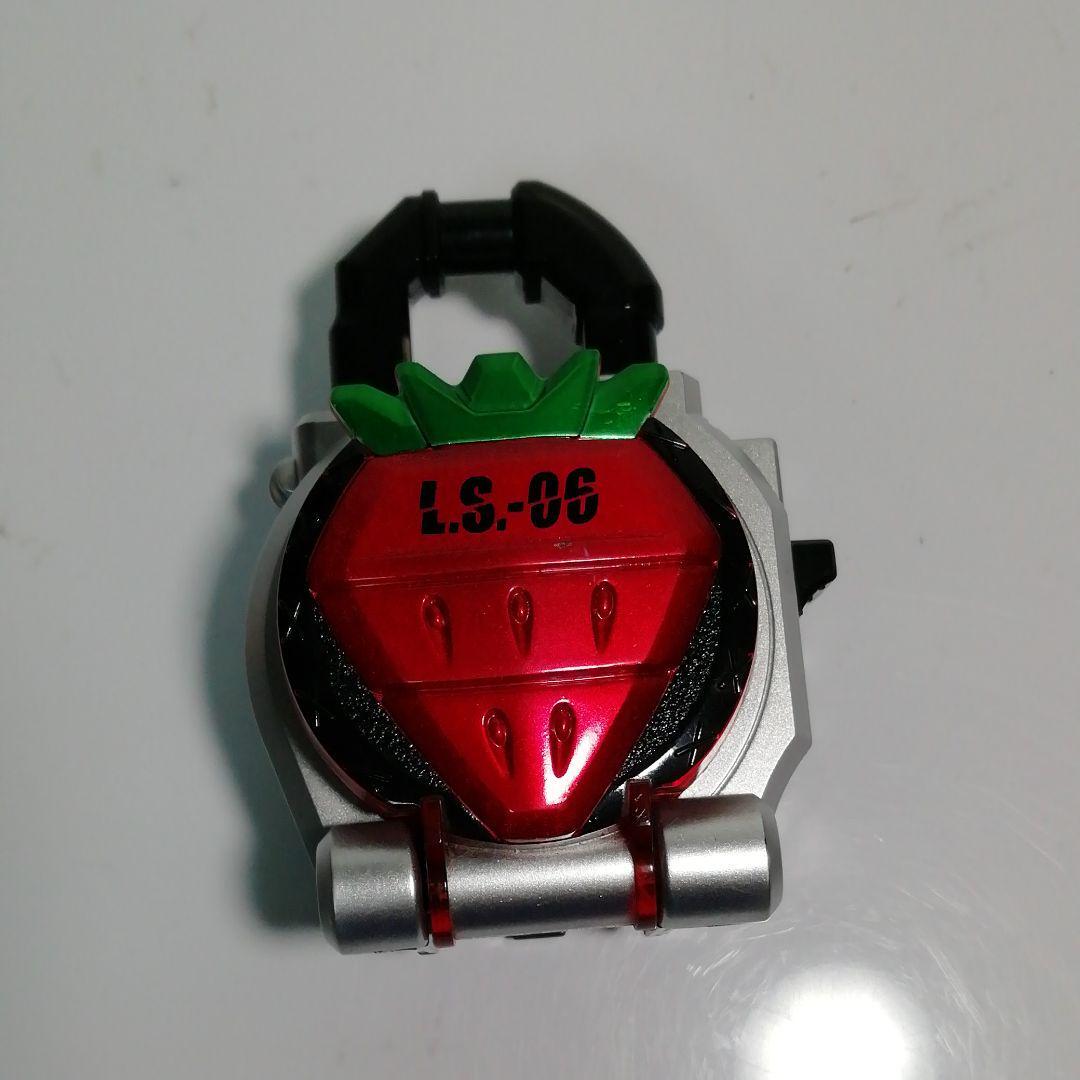 Kamen Rider Gaim DX Ichigo Lock Seed L.S.-06 Strawberry Masked