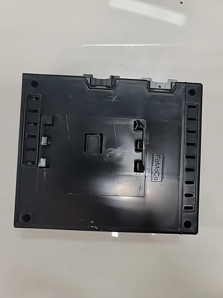 Módulo de control de frenos de remolque Ford Maverick 2022 OEM identificación NZ6T-19J294-AE Foto 4 de 4