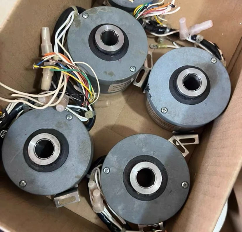 二手 RHS25D-P3-2000/4-1/2-5-CA6-LD-MS-CM-S 编码器 已测试 ok ,DHL/FEDEX/UPS — 第 2/4 张图片