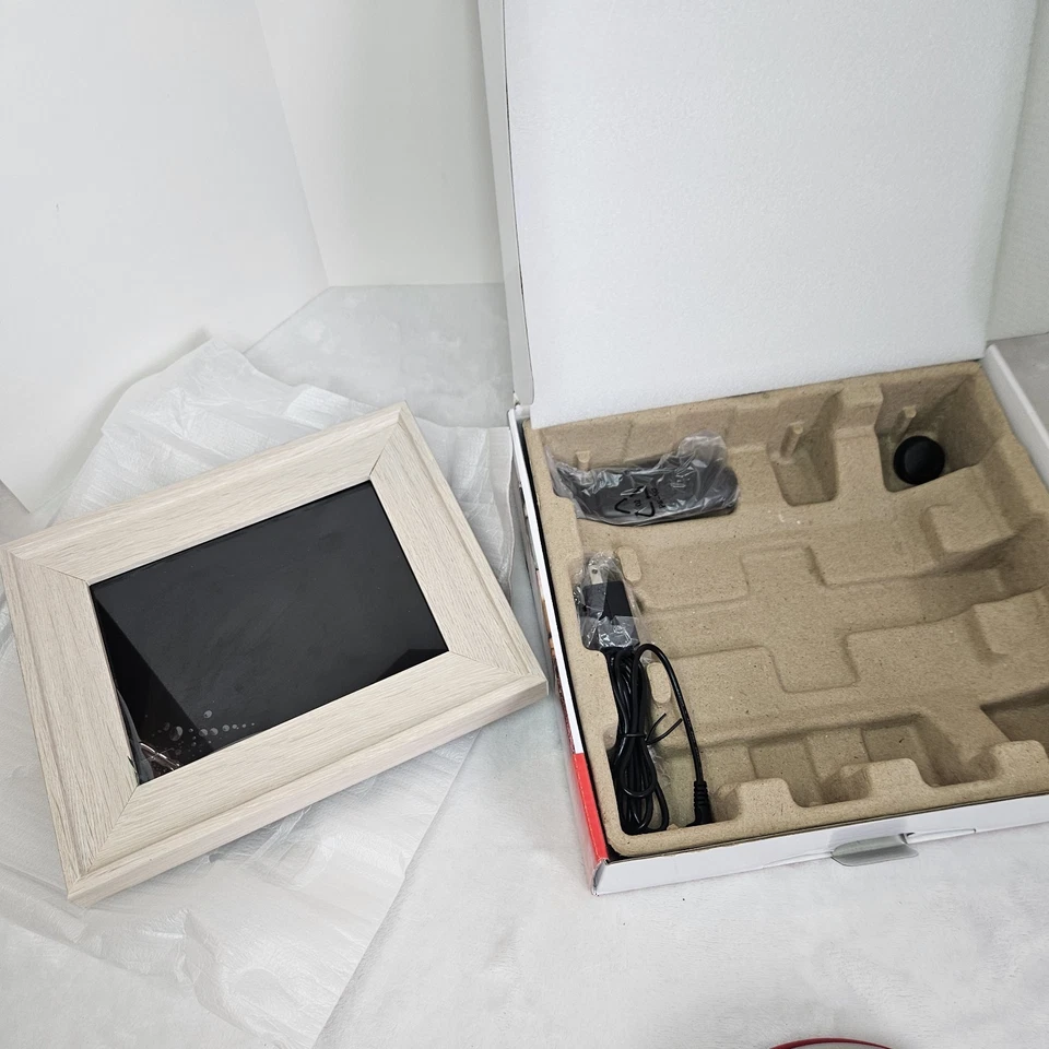 New Polaroid 8” Hi-Res Digital Picture Frame Ivory Wood Tone Open Box Photos - Image 3 of 4
