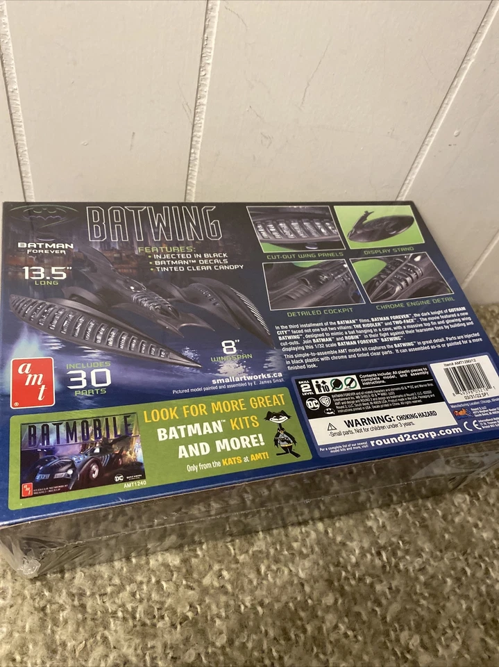 AMT Batman Forever Movie- Batwing Vehicles - Plastic Model Aircraft Kit - 1/32 - Image 3 of 4