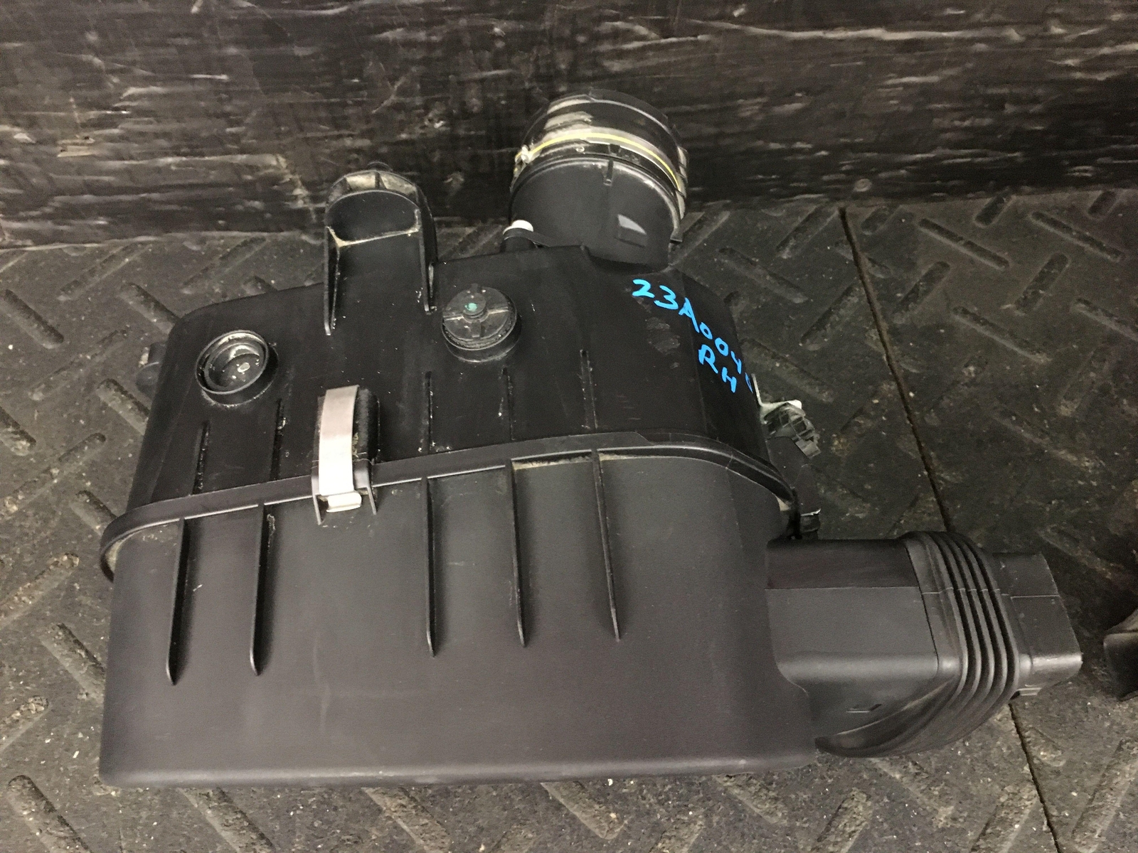 17 MASERATI GHIBLI 3.0 LEFT RIGHT AIR INTAKE CLEANER FILTER BOX
