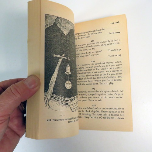 THE WARLOCK OF FIRETOP MOUNTAIN 1st Edition 4th Print - Fighting Fantasy #1 PB - Picture 15 of 23