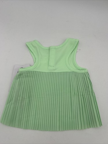 Conjunto de camiseta sin mangas y pantalones cortos de motociclista plisados acampanados plisados Nike para niñas Elige la talla - Imagen 4 de 4