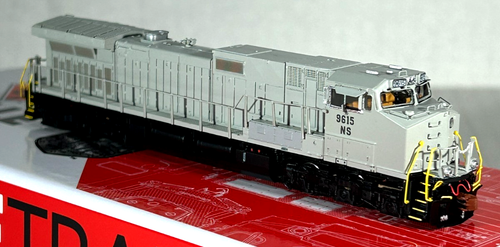 SCALETRAINS N SCAL GE C44-9W LOCOMOTIVE SOUND&DCC NORFOLK SOUTHERN GRAY SXT38717 - Picture 2 of 4