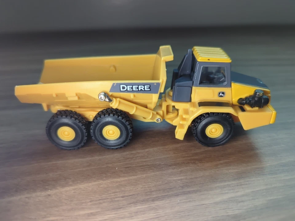 Camión de volteo articulado Tomy John Deere 5,5" de largo escala 1/64 plástico fundido dorado Foto 3 de 4