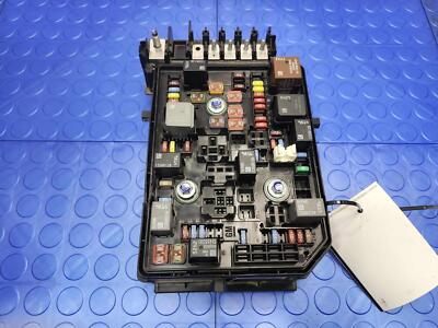 18-22 Chevy Equinox 1.5L 2.0L Engine Fuse Box Relay Junction Block OEM 84582317
