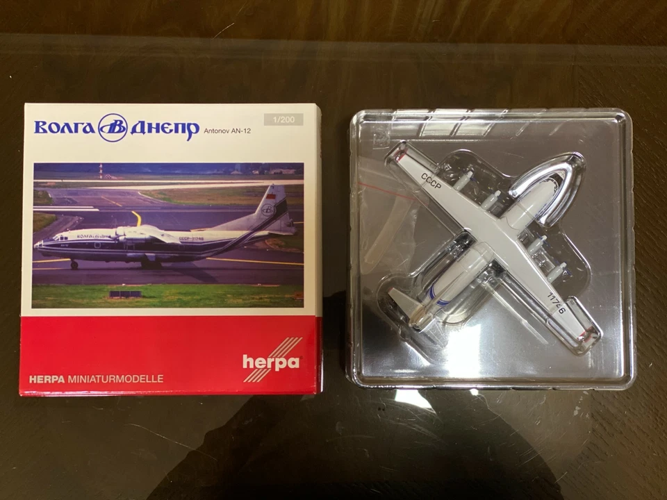 HERPA 1/200 VOLGA DNEPR ANTONOV An-12 CCCP-11746 (555265) Foto 3 de 4