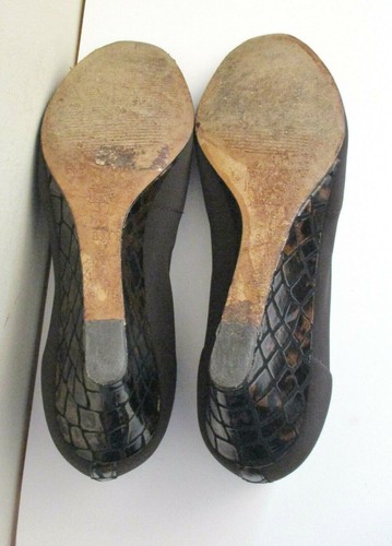 Donald J. Pliner Women's "Molly" Wedges Brown Fabric, Croc Embossed Heel, Size 8 - Picture 9 of 12