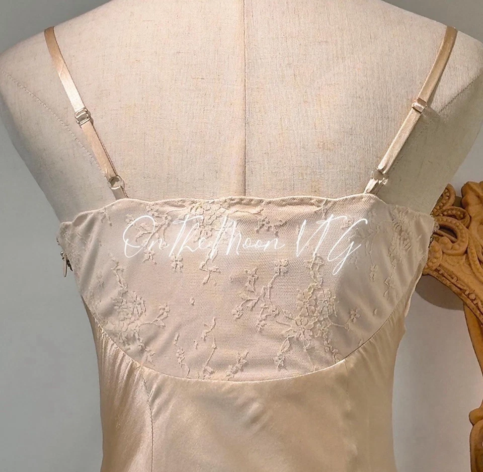 Light cream beaded and embroidered lace flapper dress - Image 2 of 4