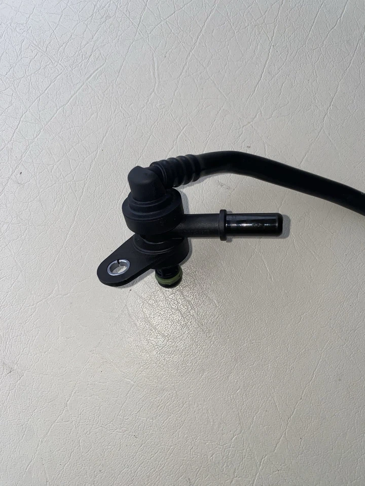 2020 - 2025 MERCEDES GLB250 X247 2.0L ENGINE EMISSION SYSTEM PURGE LINE HOSE OEM - Image 4 of 4